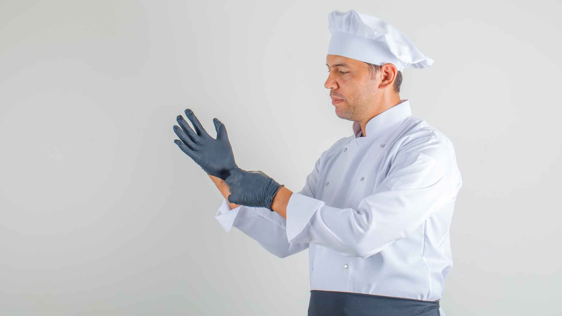 Шеф мужская работа 2. Повар в перчатках. Руки повара в перчатках. Перчатки для кондитера. Фотография шеф повара в перчатках.